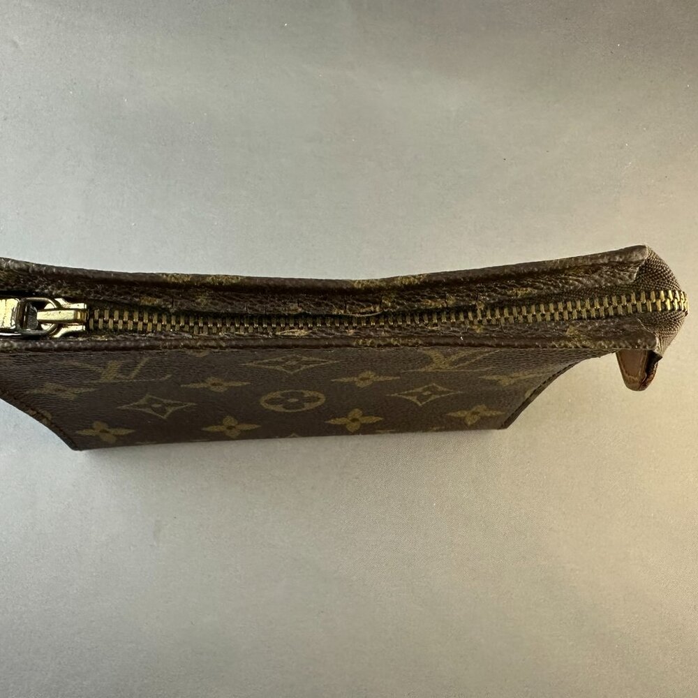Vintage Louis Vuitton Leather Cosmetic/Toiletry Pouch - Poche Toilette 15  ✨👜 - Picture 2 of 9